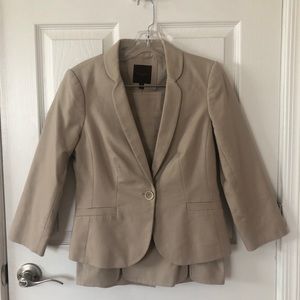 Limited Skirt Suit